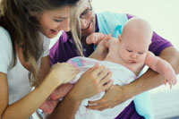 La Seguridad Social ha tramitado 140.125 procesos de maternidad y 122.125 de paternidad 