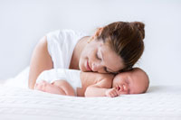 La Seguridad Social ha tramitado 67.896 procesos de maternidad y 59.549 de paternidad