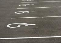 Las personas con discapacidad podrán aparcar en plazas reservadas en toda España