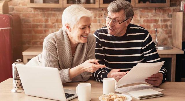 Acuerdo pensiones 2021. Imagen de dos personas mayores 