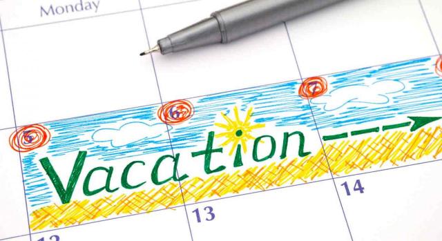 vacaciones anuales retribuidas; prescripción; información e incitación a su disfrute. Detalle de una hoja de un calendario con tres día marcados de vacaciones