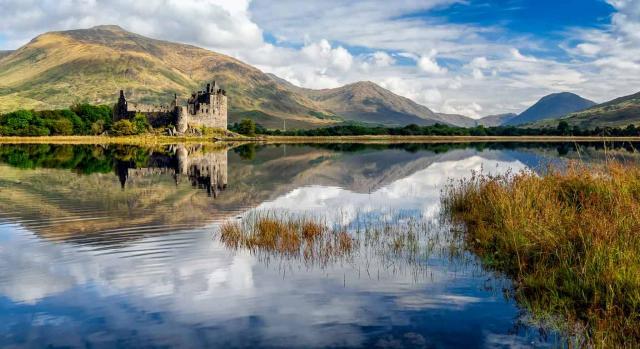 Normativa autonómica general y convocatorias de ayudas (del 16 al 28 de febrero de 2021). Imagen del Ruinas del Castillo de Kilchurn en Loch Awe, Escocia