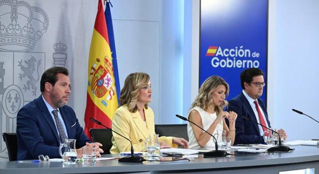 Ampliación en tres semanas de los permisos de nacimiento y cuidado de menores hasta los ocho años. Imagen de una captura del consejo de Ministros