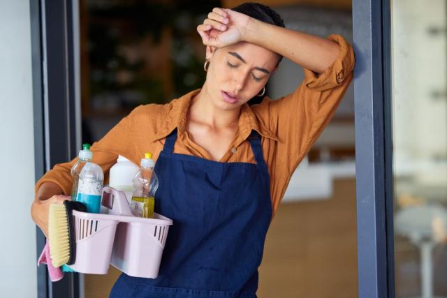 Empleada del hogar. Derecho a la indemnización por omisión del preaviso reglamentario Empleada del hogar. Derecho a la indemnización por omisión del preaviso reglamentario