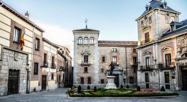 Imagen de una plaza española