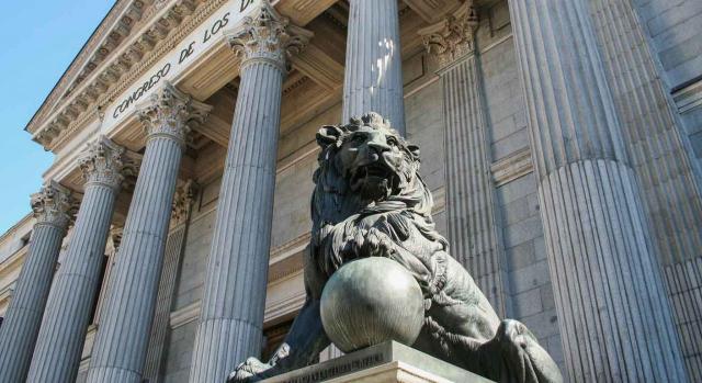 Subida salarial. León del Congreso de los Diputados
