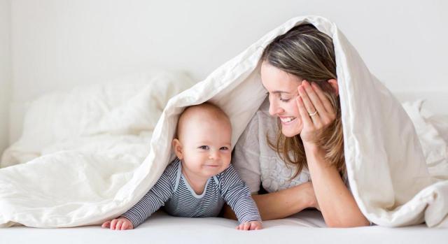 Madre disfrutando de su bebe