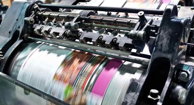 Imagen de una máquina de impresión en funcionamiento