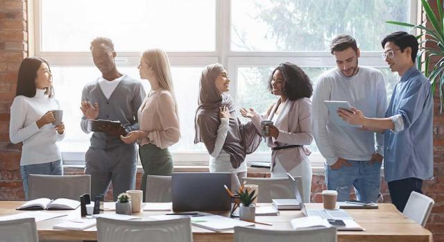 Millennials. Imagen de un grupo de jóvenes reunidos