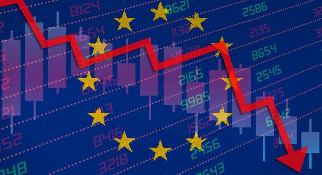 Excepción al mantenimiento de los derechos de los trabajadores en las transmisiones de empresa: procedimiento pre-pack y conservación de puestos de trabajo. Imagen de la crisis económica de la UE con la bandera de la UE pintada en la pared grunge