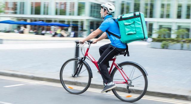 JS. Reparto de comida preparada a domicilio. El caso Deliveroo. Existe relación laboral