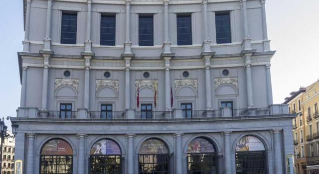 Dirección artística versus dirección laboral: el caso del coro del Teatro Real y por qué no existe cesión ilegal de trabajadores. Imagen de la portada del Teatro Real de Madrid